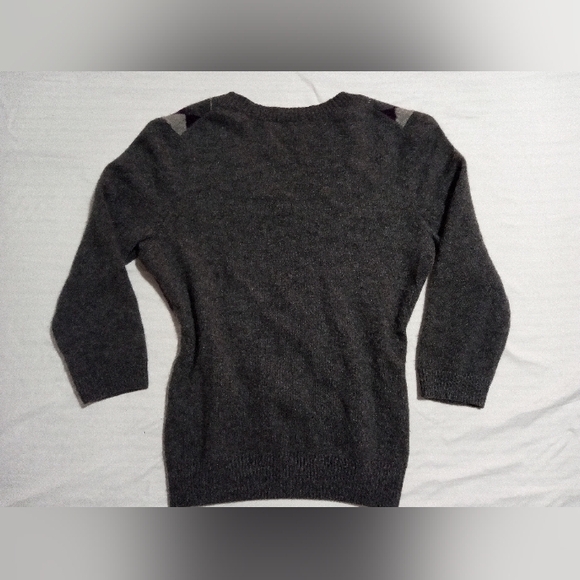 Beautiful women's sweater - Picture 2 of 7